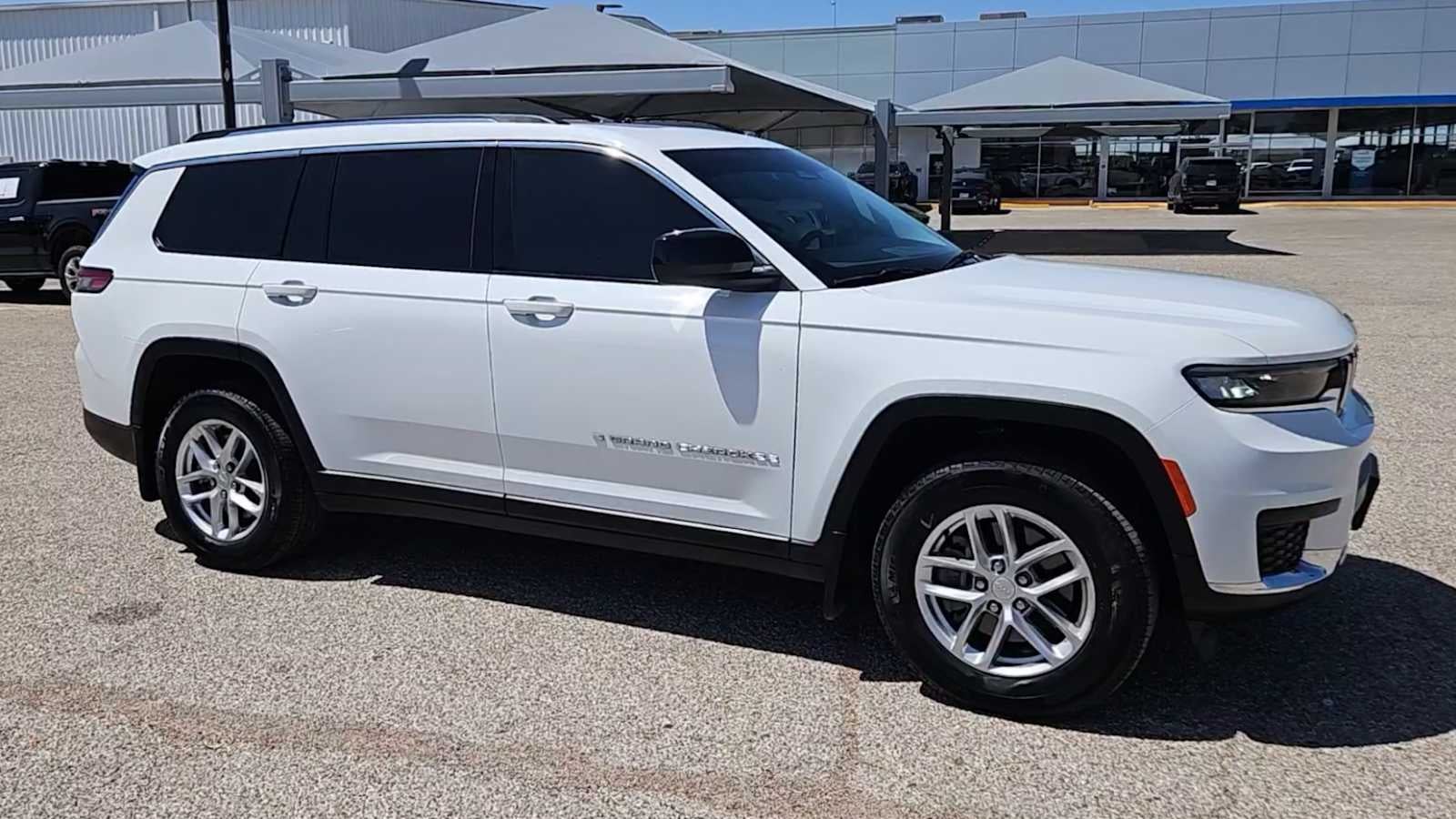 2023 Jeep Grand Cherokee L Laredo