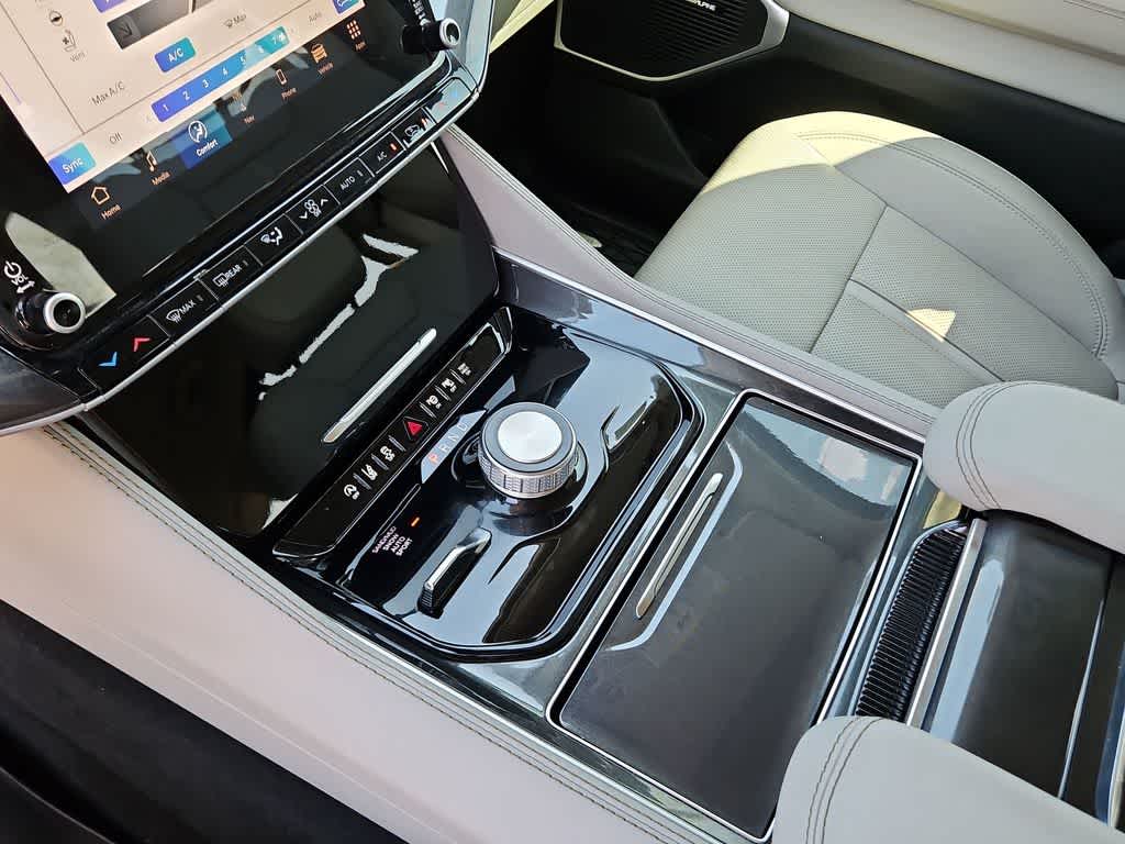 2024 Jeep Wagoneer BASE