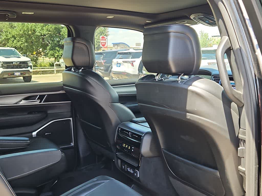 2025 Jeep Wagoneer Series II Carbide