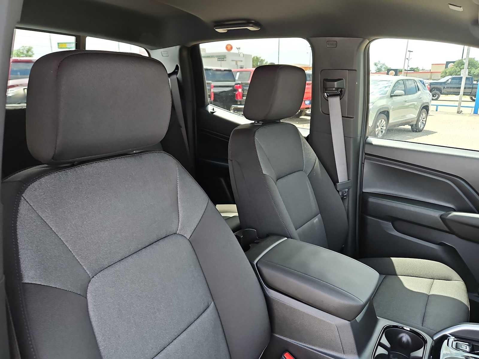 2025 Chevrolet Colorado WT/LT