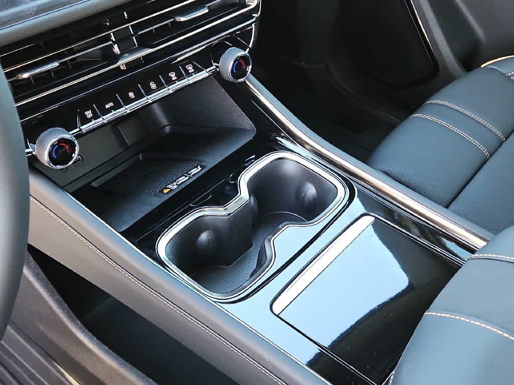 2027 Chevrolet Traverse High Country - Photo 20