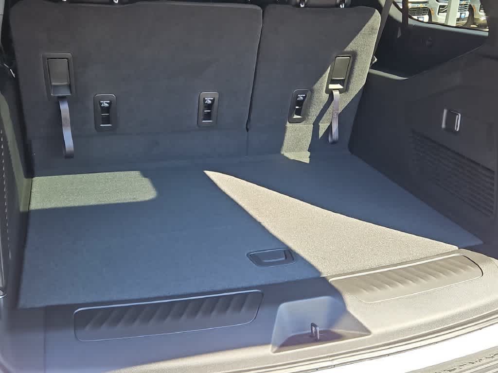 2027 Chevrolet Suburban LS
