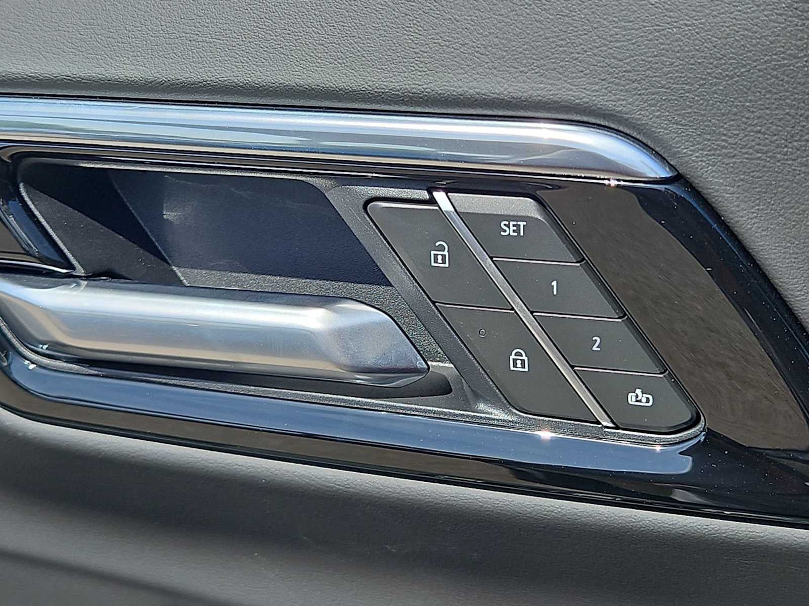 2025 Chevrolet Tahoe Premier - Photo 25