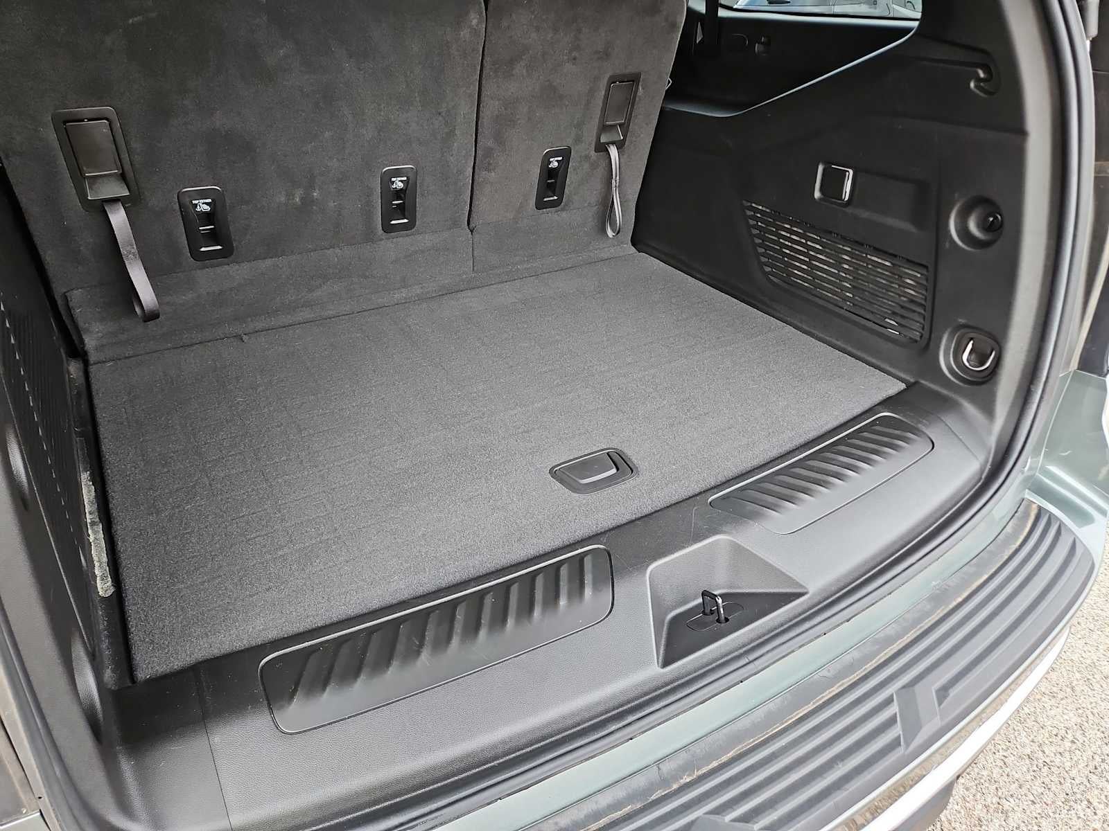 2024 Chevrolet Suburban LS