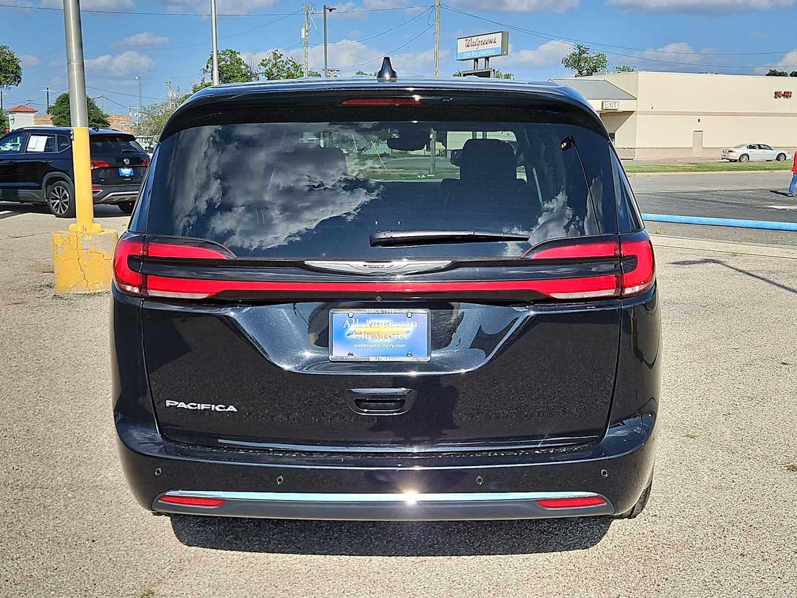 2024 Chrysler Pacifica Touring L