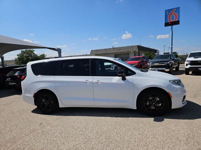 2024 Chrysler Pacifica Hybrid S Appearance Pkg
