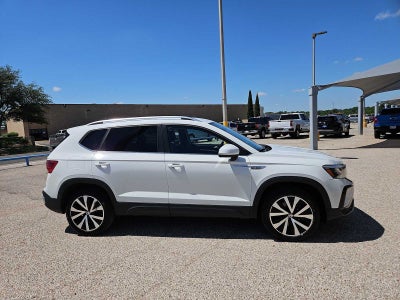 2024 Volkswagen Taos SE