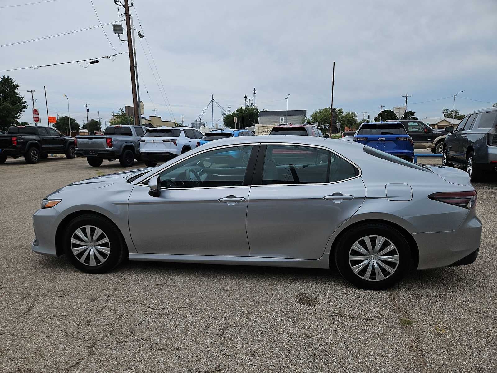 2022 Toyota Camry Hybrid LE