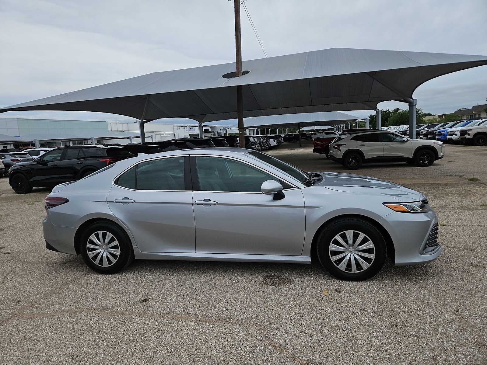 2022 Toyota Camry Hybrid LE