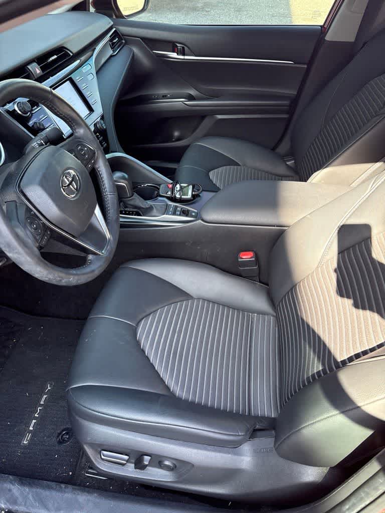 2020 Toyota Camry Hybrid SE