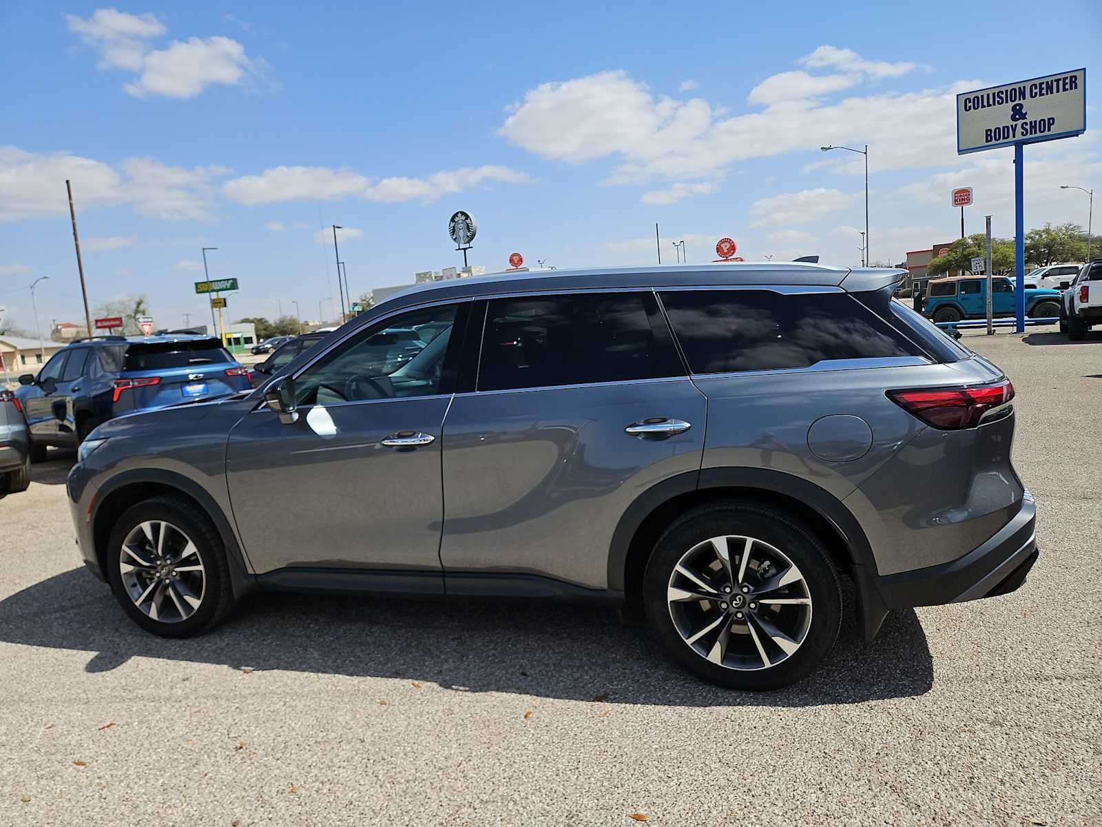 2023 INFINITI QX60 LUXE