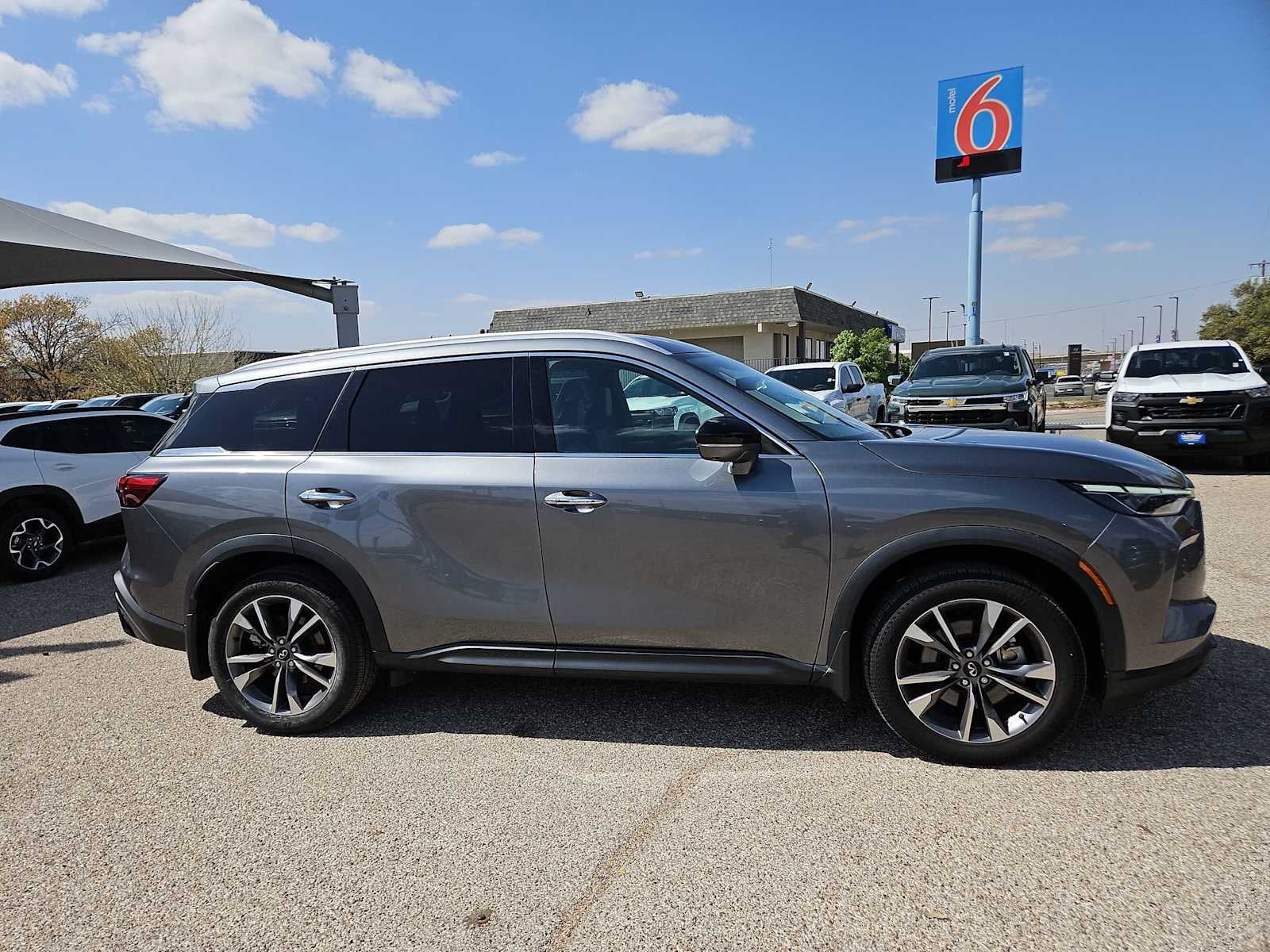 2023 INFINITI QX60 LUXE